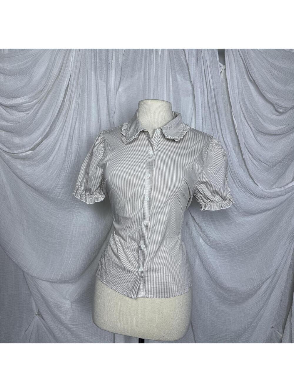 Preppy Cottage Core Minimalist Beige Ruffle Collar Button-Up Shirt Large